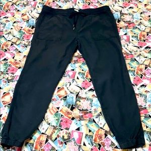GAP “DRAPEY UTILITY JOGGER” Tencel material